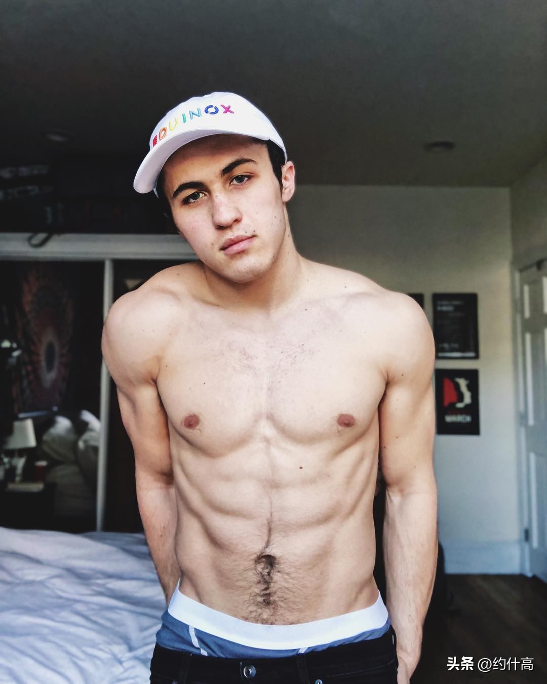 男网红接吻,中国男网红和粉丝亲吻