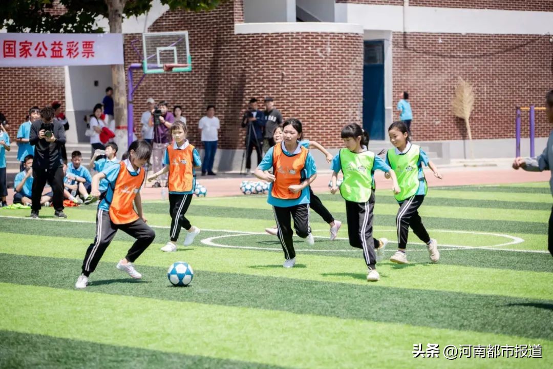 “公益体彩快乐操场”成就乡村孩子足球梦