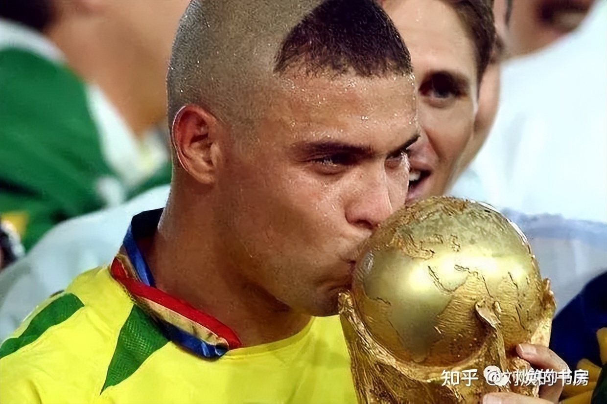 442、424、433，这些足球阵型是什么意思？