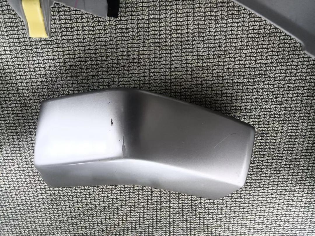 丰田霸道生锈,破旧丰田翻新