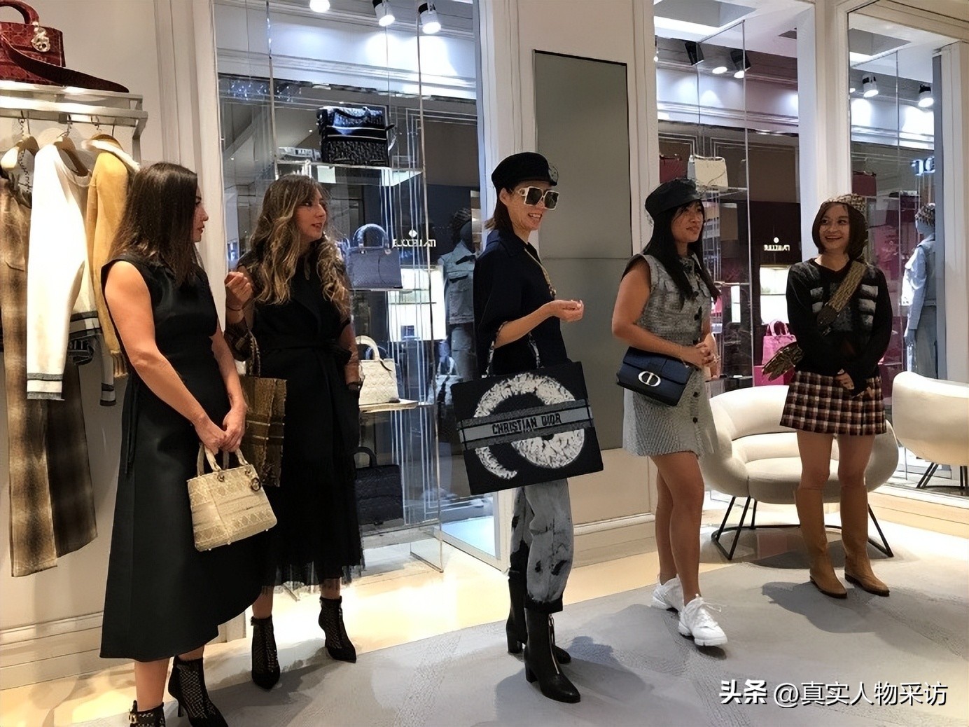 我，考入法国一年只招12人顶级香水学院，没毕业就有2家香水公司