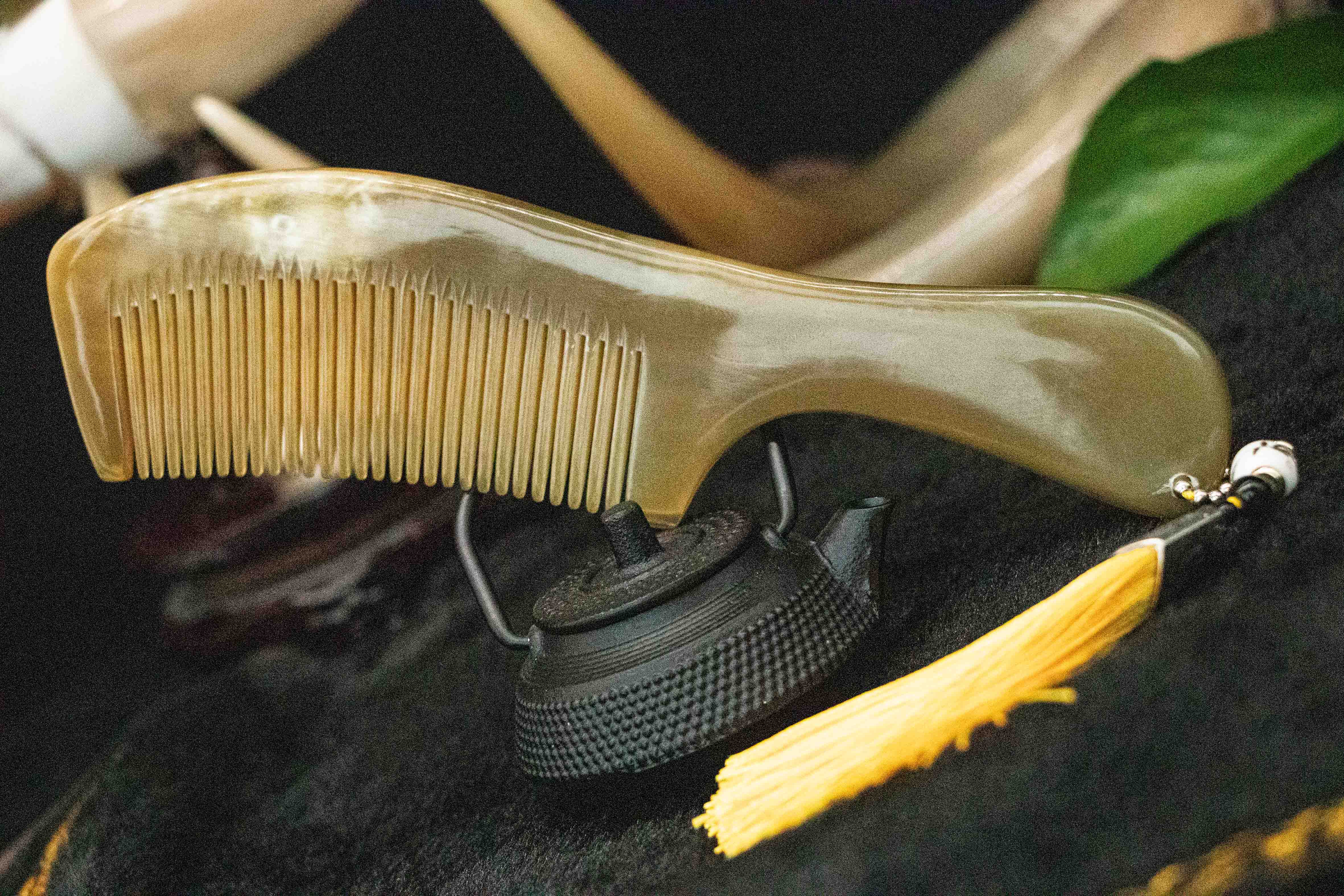 牛角梳价格一般多少,白水牛角梳真假图片