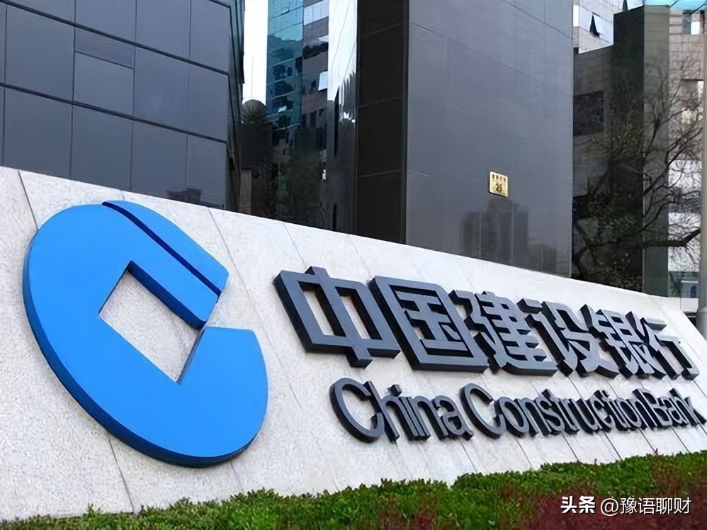 想要每个月利息达到3656元，需要在银行存多少钱？至少“这个数”