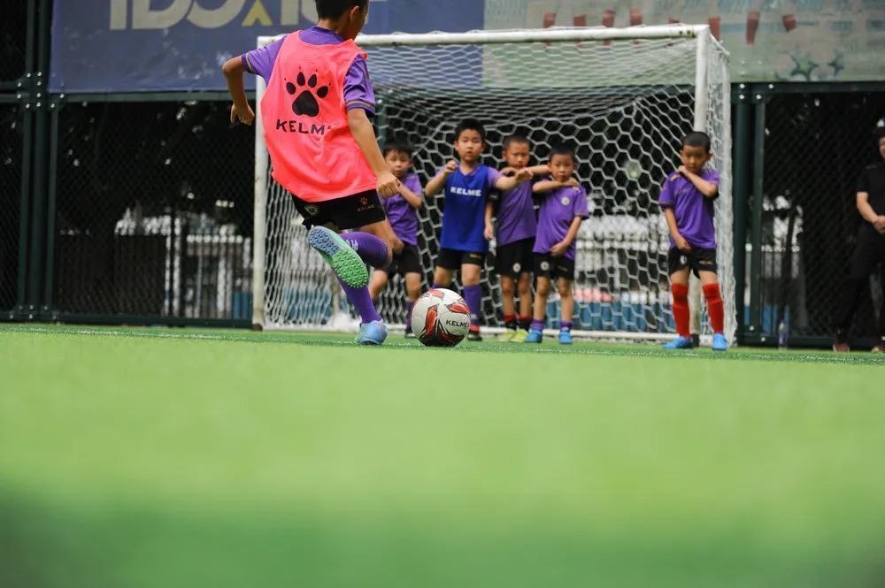 足球运动可以锻炼身体哪些方面,足球运动的体育精神和文化价值