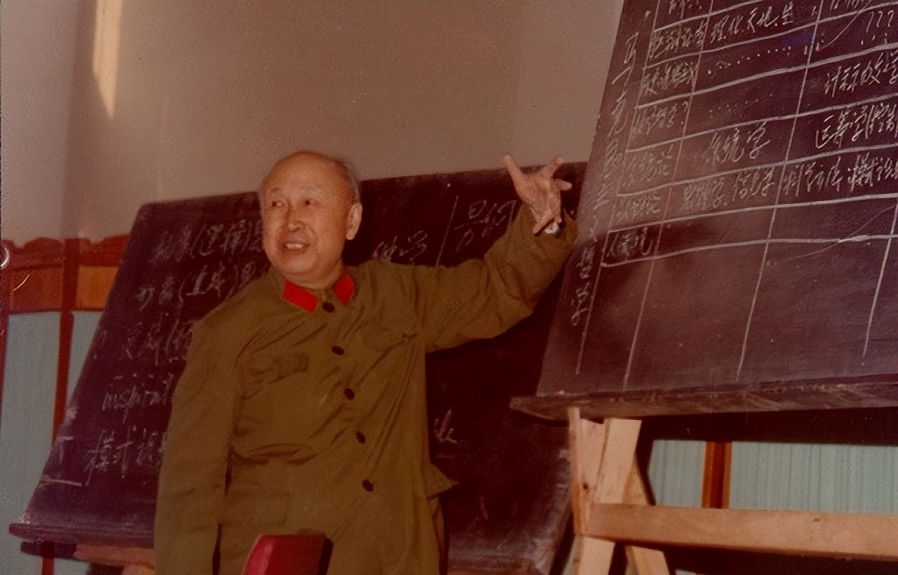 钱学森：被非法拘禁5年后，终回国造出导弹，两个孩子也都成栋梁