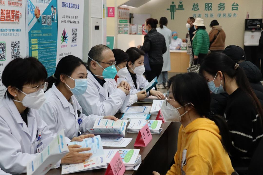 郑大一附院义诊活动视频,郑大二院义诊