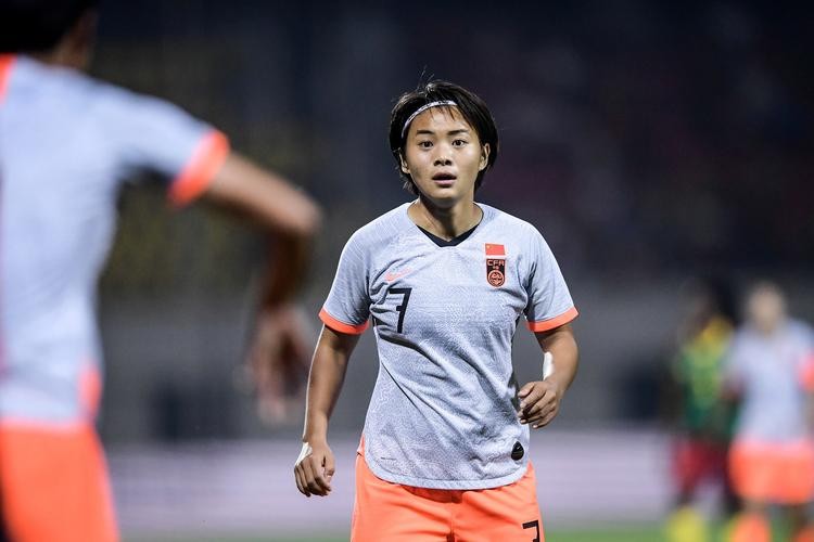 女足王霜我们从来没有放弃,女足王霜再度留洋