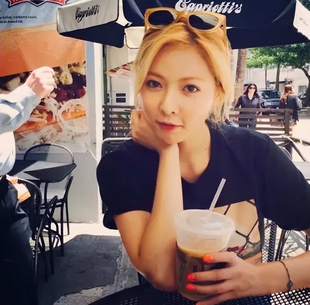 泫雅泰国泼水节舞台上的野马,泫雅在泰国泼水节