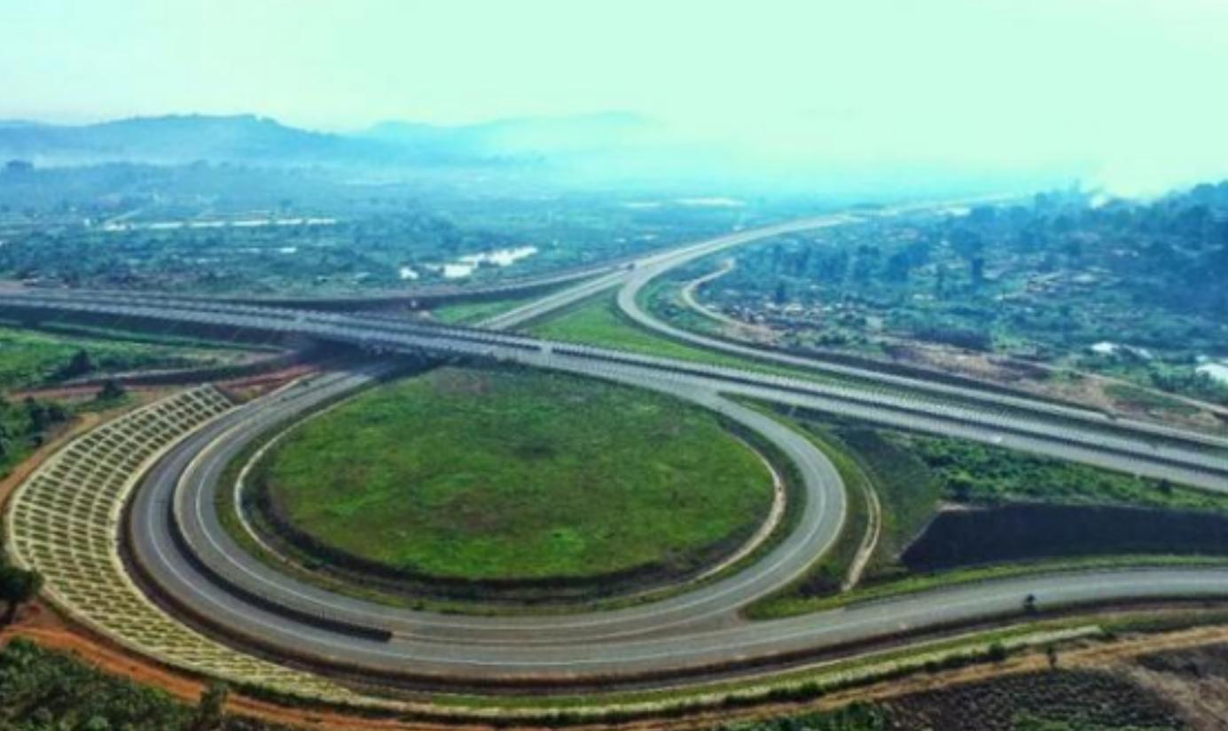 非洲22岁姑娘远嫁河南40岁农民，为其生下俩混血儿，如今怎样了？