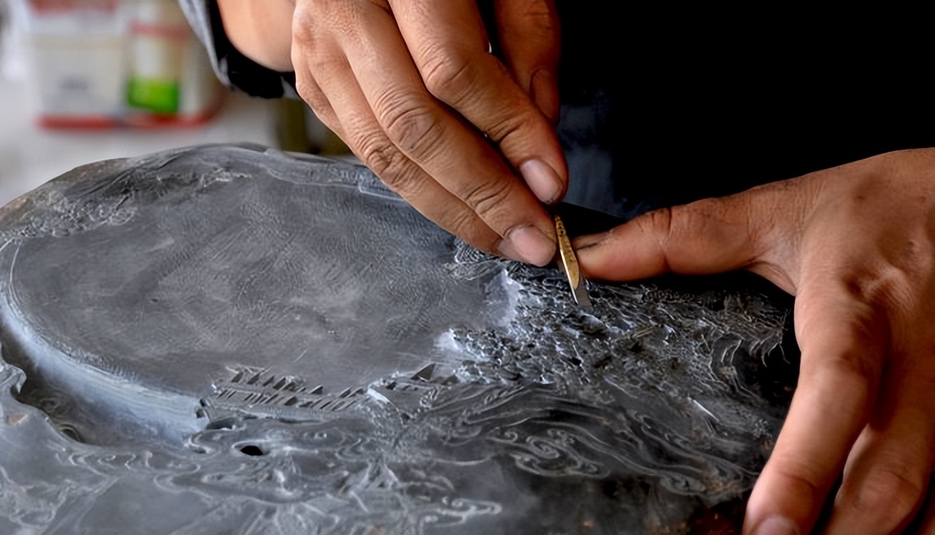 这届年轻人，爱买“美丽废物”