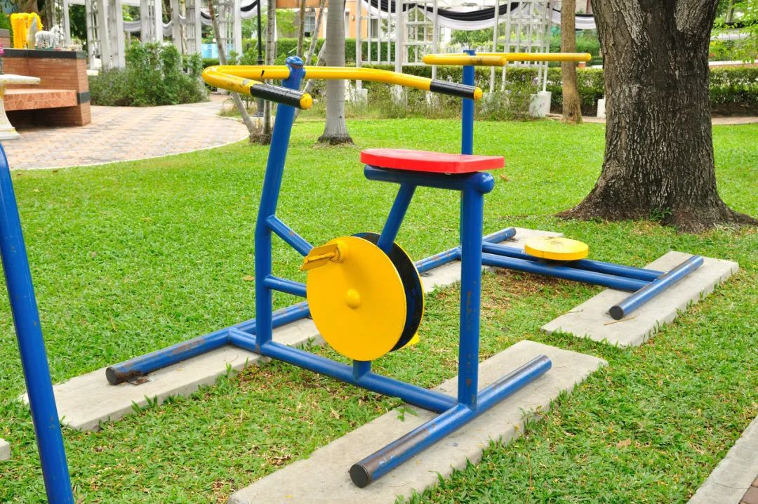 小区健身器械使用方法及锻炼部位,小区健身器材的正确方法与技巧