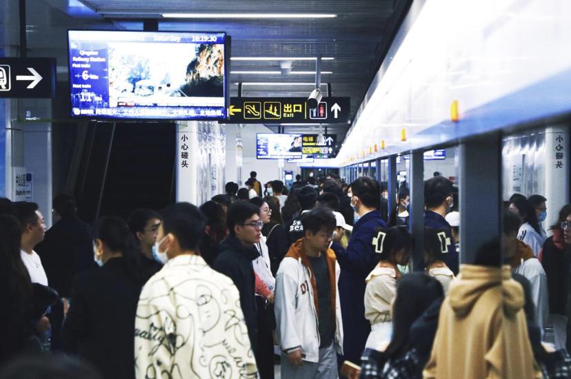 青岛“起量”了！人口增量超成都！地铁客流创新高！时尚文旅整“新活”！