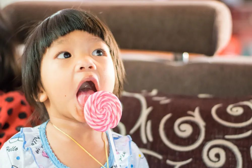 食物里面的东西必须在配料表吗,食物配料表不全违法吗