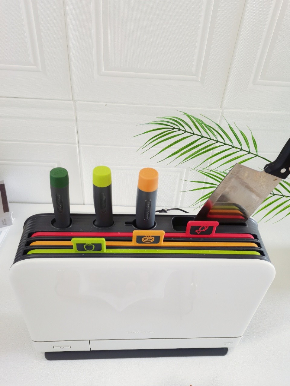 冬天厨房潮湿的解决办法,下雨天厨房很潮湿怎么解决