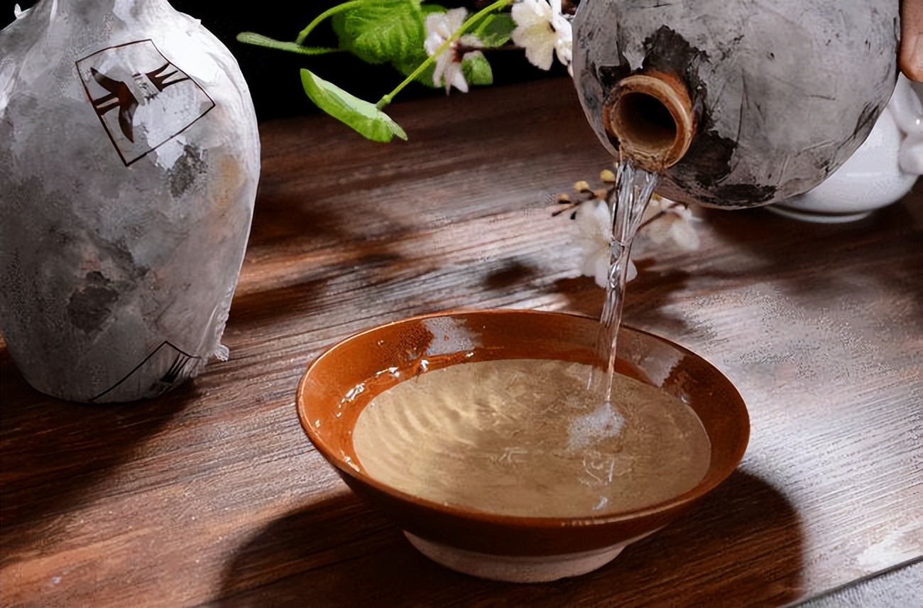 “高价收名酒”暗藏3种猫腻，行家：天上掉的不是馅饼，是陷阱