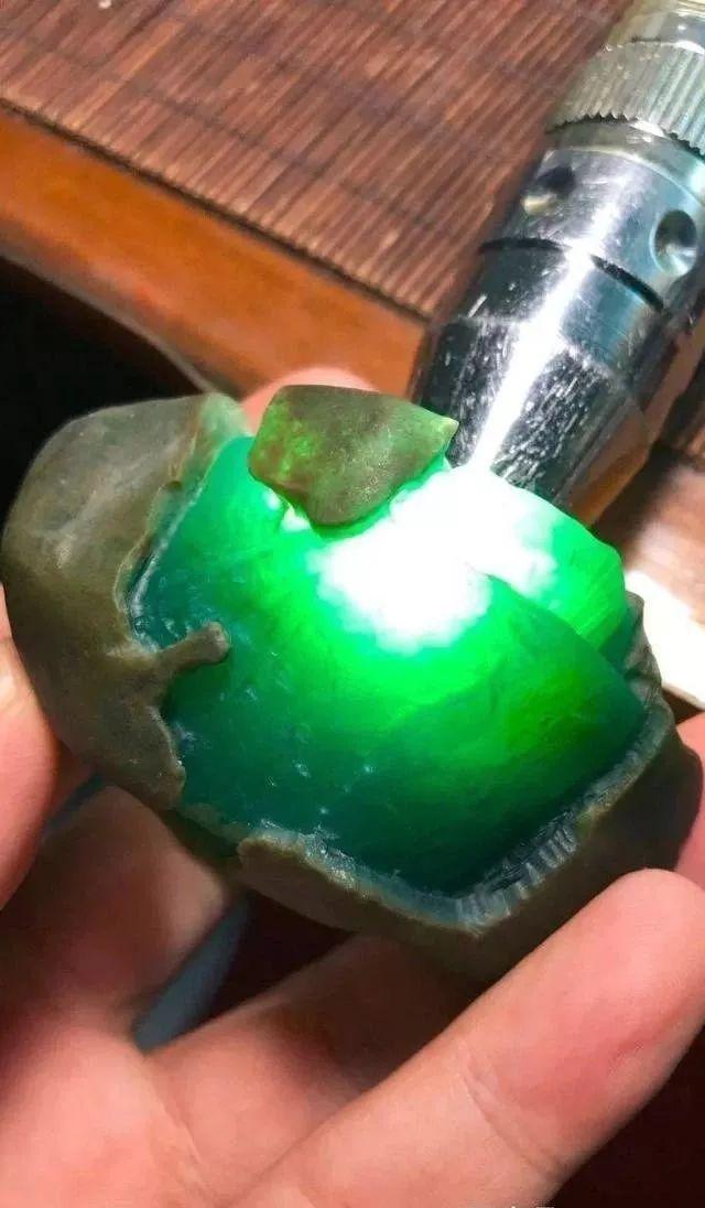 直播卖珠宝玉石是真实还是串通,直播间购买原石被骗成功全额退款