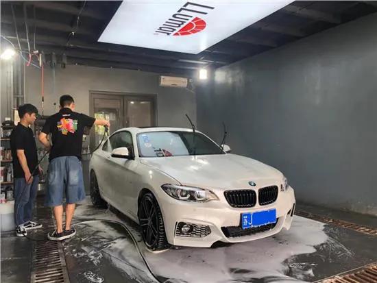 中年失业后，我去做过洗车工，说说我的真实感受:小生意也不好做