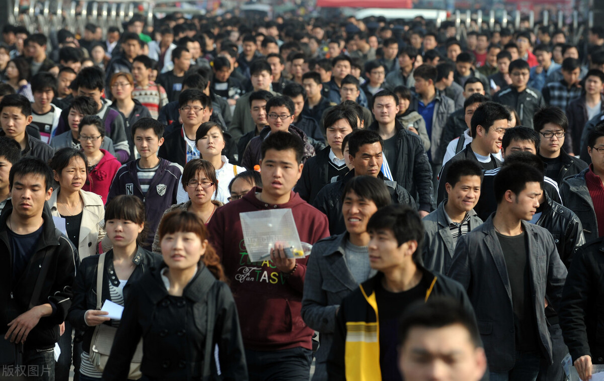 公务员面试不穿正装会扣分吗,公务员面试必须要穿正装吗