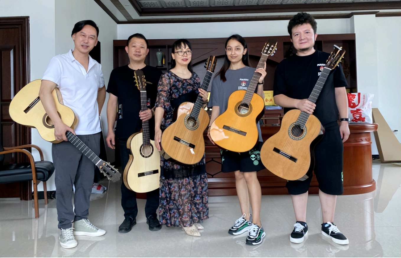 做吉他笛子致富，湘妹子奏的乡村振兴梦幻曲非常动听