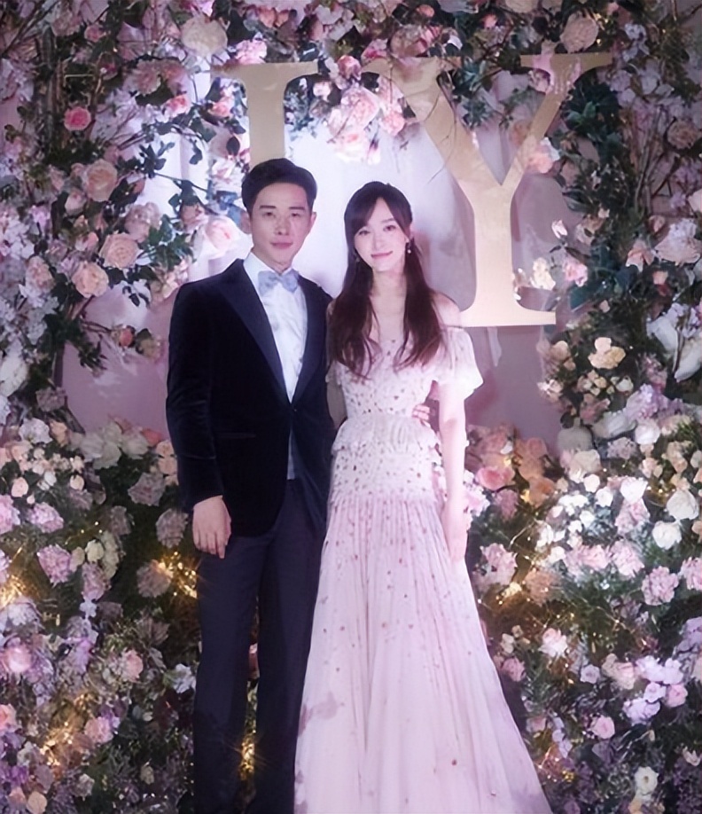 唐嫣亿万富豪,唐嫣天价手机壳图片