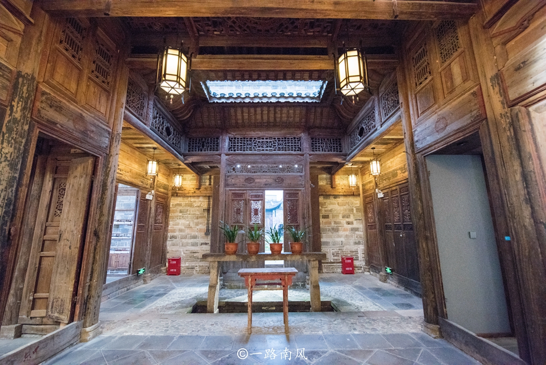 旅行来到福建长汀，发现一个“瑶池仙境”，内有成龙捐献的古建筑