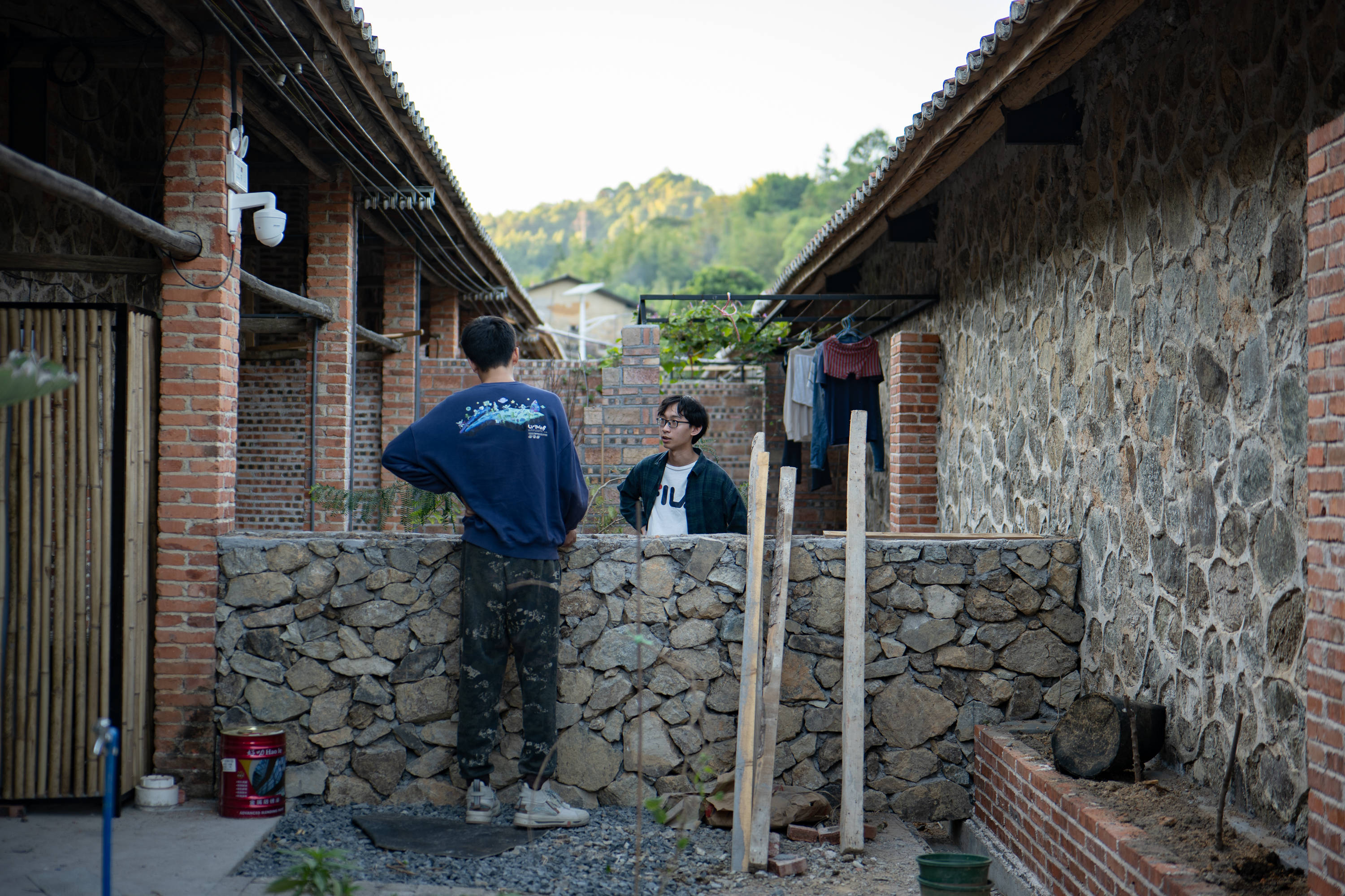 逃离考研考公985大学生疫情后开民宿从投资百万到负债累累