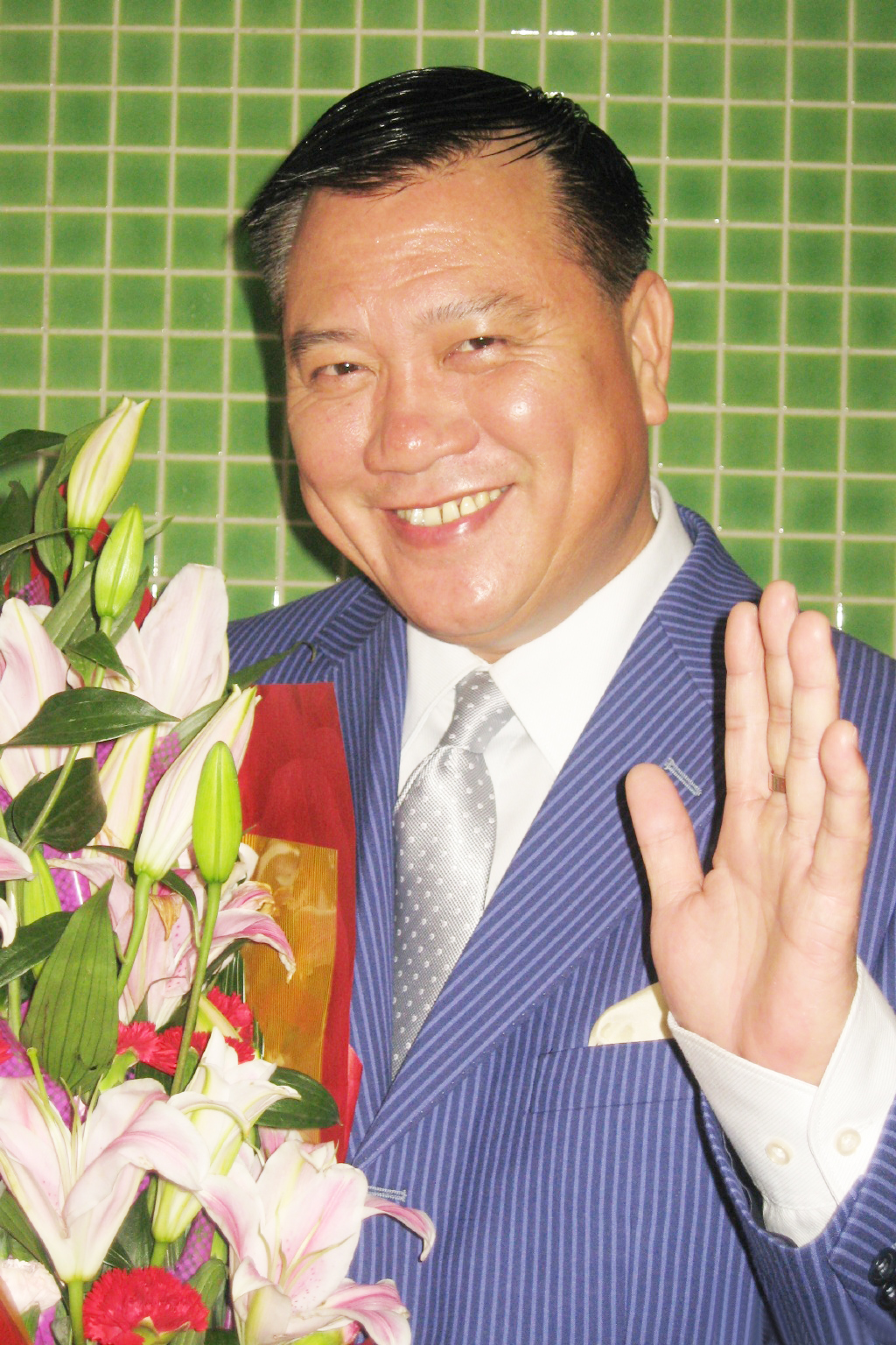 万梓良前妻恬妞与恬妮关系,恬妮和万梓良生有孩子吗