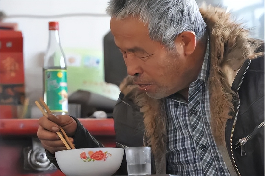 白酒销量第一名牛栏山,牛栏山一年能卖十四亿瓶