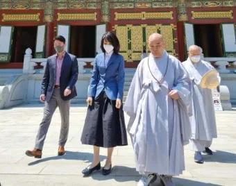 韩国总统夫人金建熙穿搭,韩国总统夫人金建熙日常照片