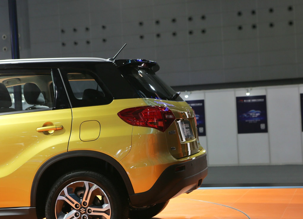 最新款铃木维特拉车长约4.4米,铃木维特拉1.4t四驱旗舰版测评