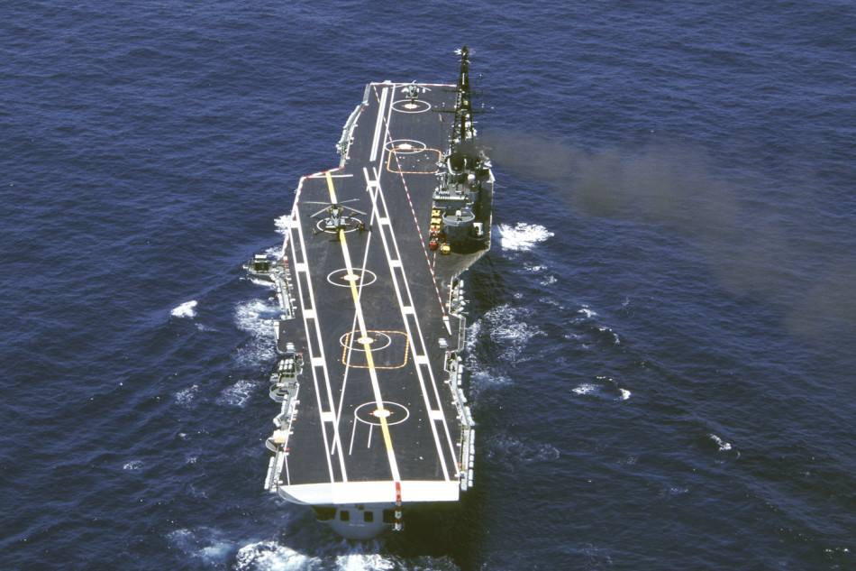 南半球航母,澳大利亚堪培拉号两栖攻击舰