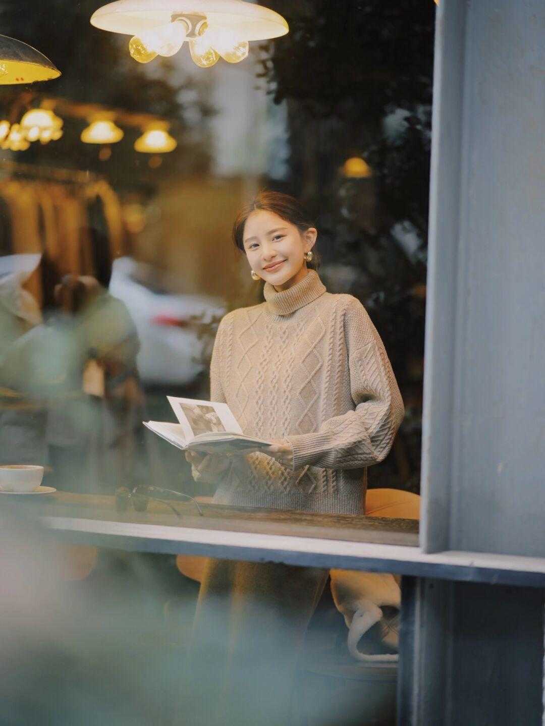 冬天搭配大衣的中长款毛衣,最高级的搭配大衣毛衣你会搭吗