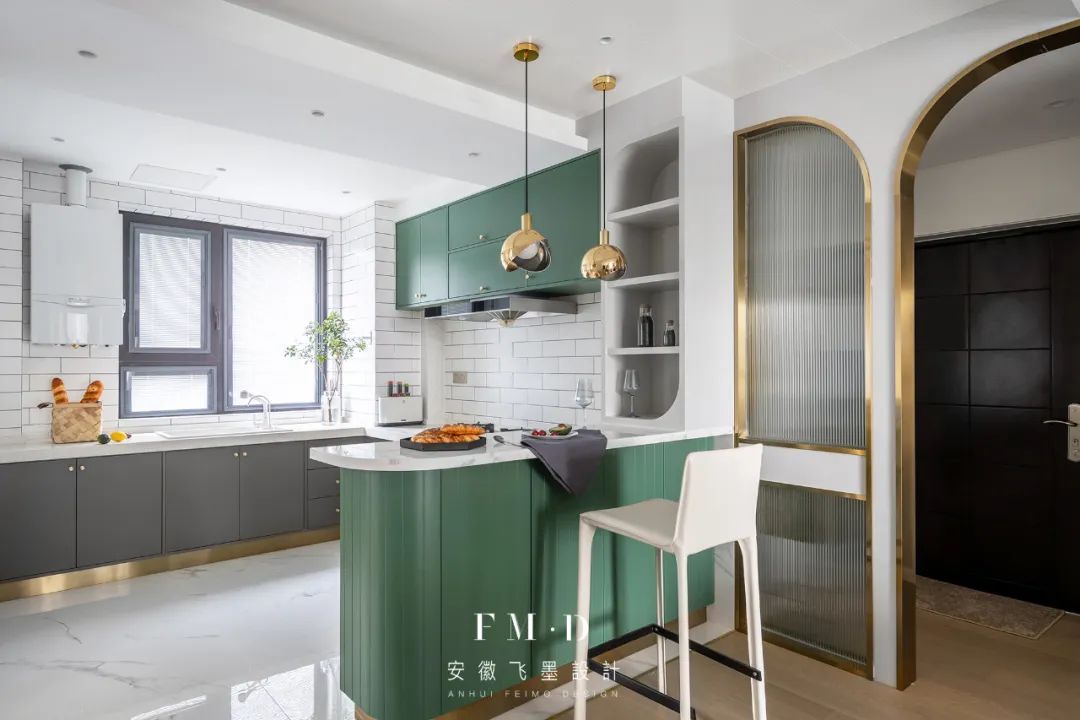 有吧台,有吧台有餐桌的设计