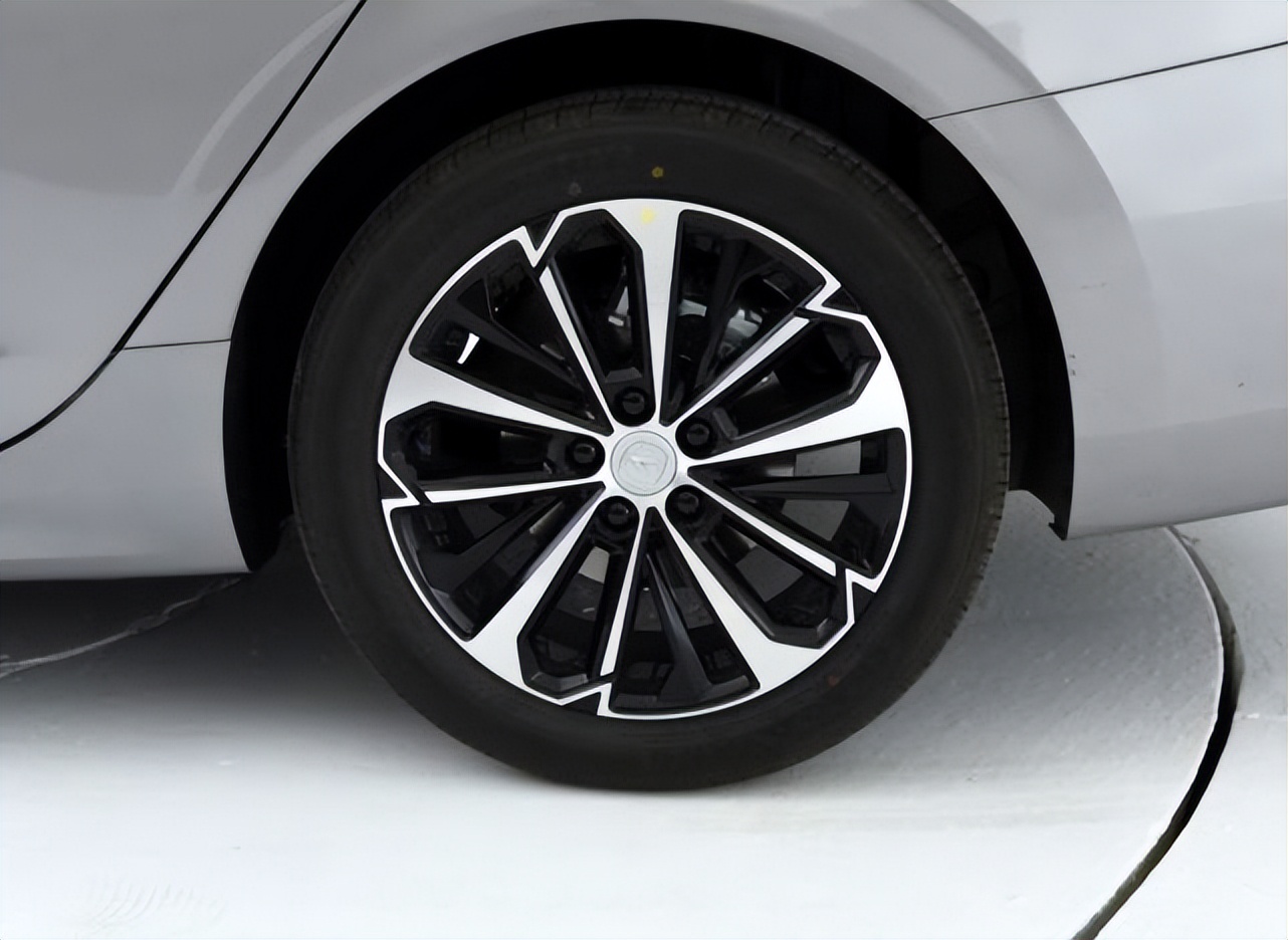 满油满电跑1200km,满油满电跑2000公里