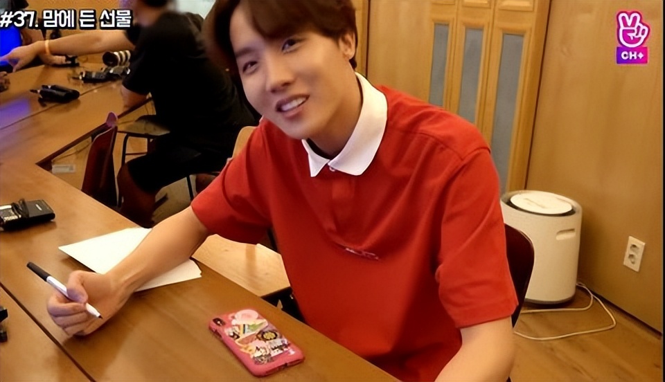 防弹成员出现在综艺节目,防弹七位成员同时喜欢一个人