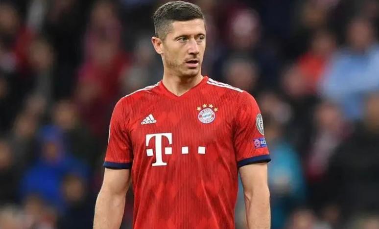 布努拒绝拜仁高薪合同，球员将继续为塞维利亚效力