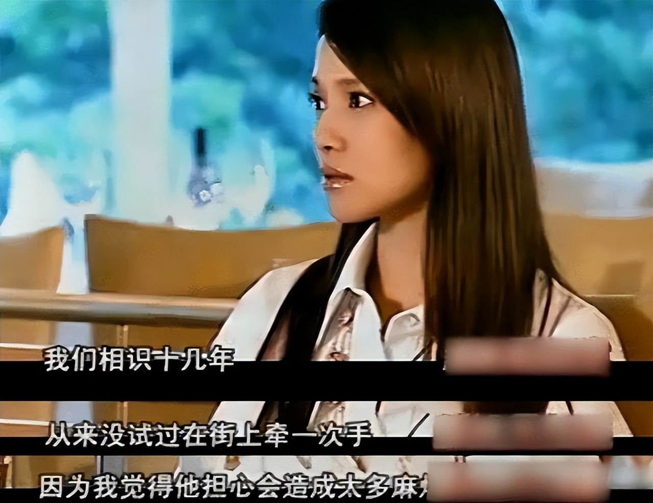 才女伊能静，童年坎坷：被父抛弃、“狗链”栓脖又被逼吃“狗粮”