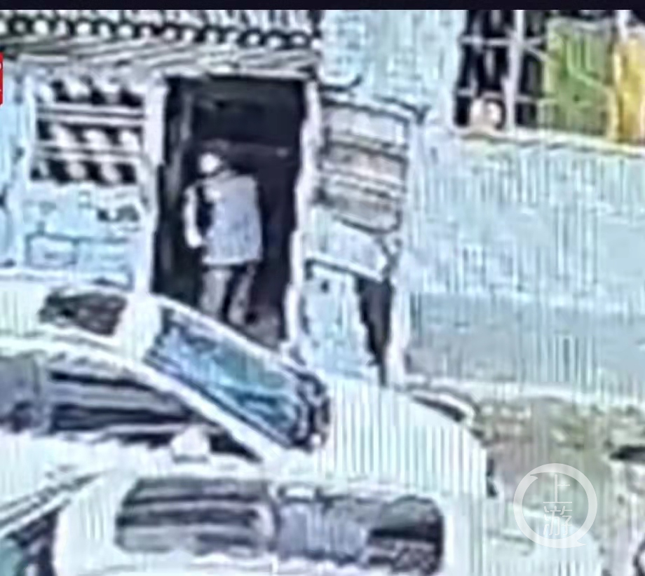 快递不送货上门导致老人猝死,快递未上门老人取件途中猝死