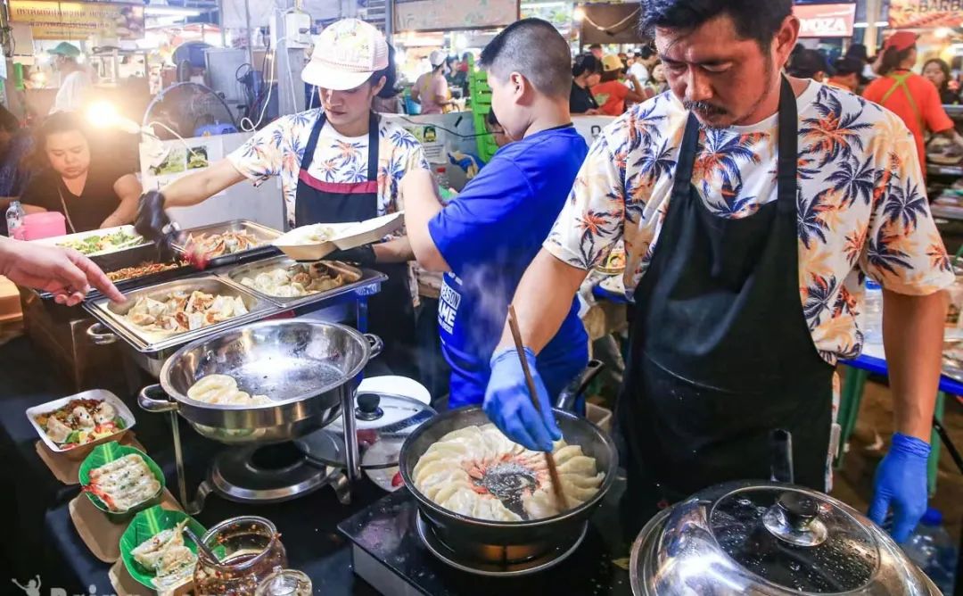 普吉岛青蛙夜市的人间烟火气,泰国普吉岛烟火气
