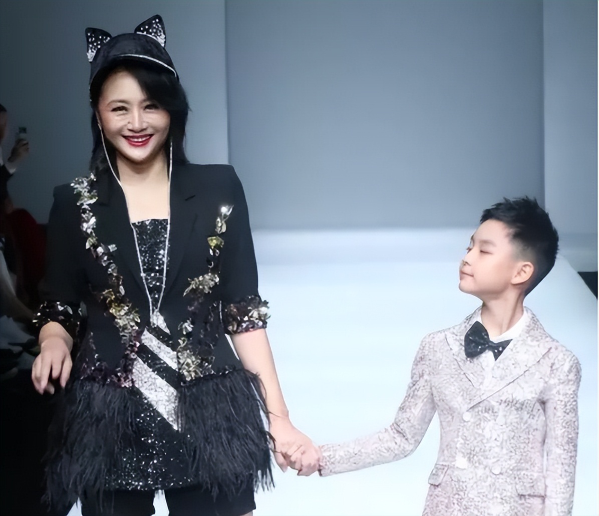 明星脸部僵硬的图片,很多明星脸僵是怎么回事