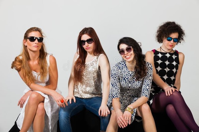 最洋气短发50岁妈妈短发,50岁妈妈爱上理发师