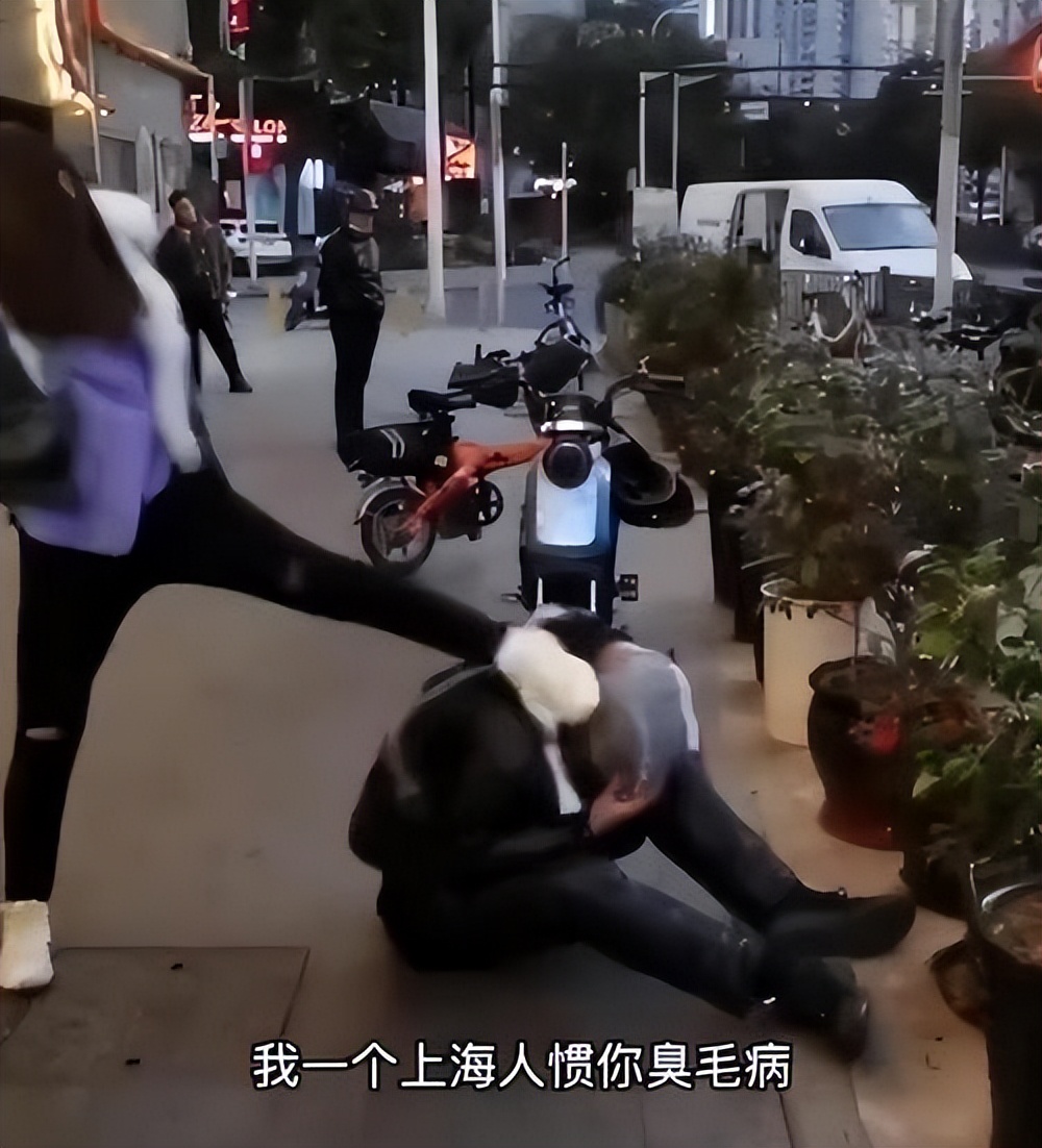 上海女子被老公暴打后续后下跪,上海女士老公打人后续