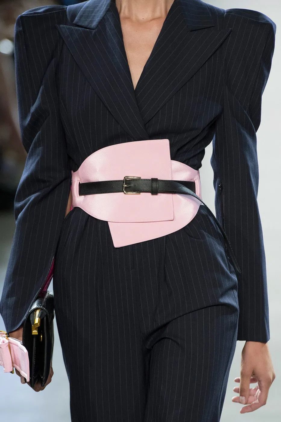 粉色搭配的高级穿法,粉色大衣穿搭高级感