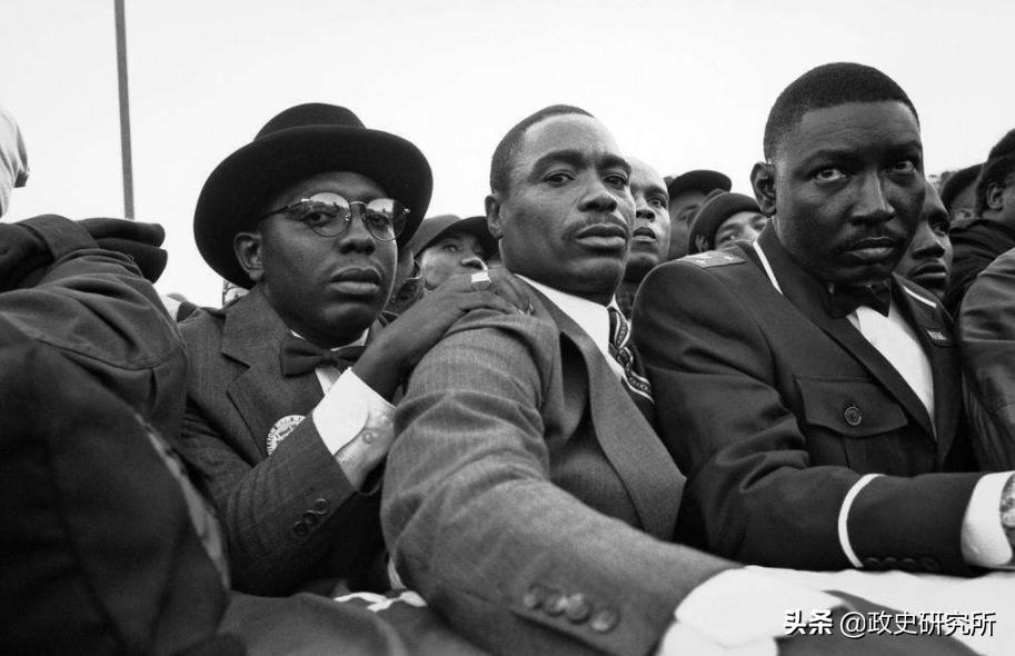 黑人留学生疯狂“*艳猎**”苏联女郎，遭苏联青年狂揍，引发黑人运动