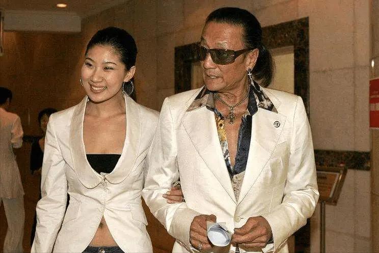 被谢贤养了12年无果，用青春换来2000万，如今38岁的Coco怎么样了