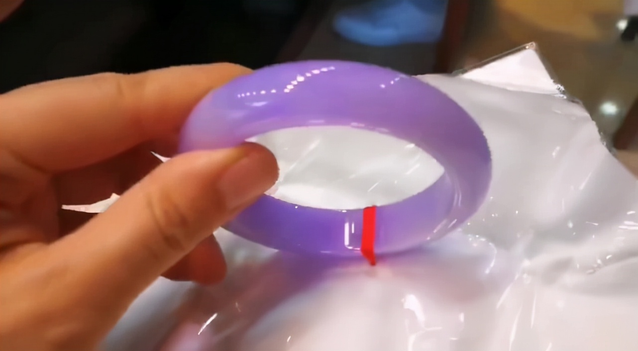 某宝直播的翡翠手镯,直播间一两百的天然翡翠镯子真假