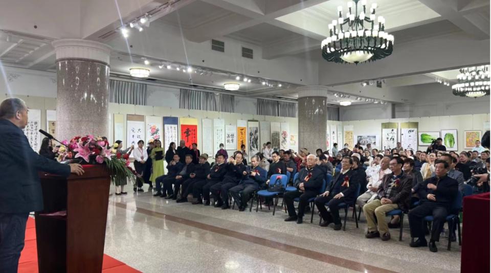 国家一级艺术大师王敏【萨王大熊猫邮品】首发式