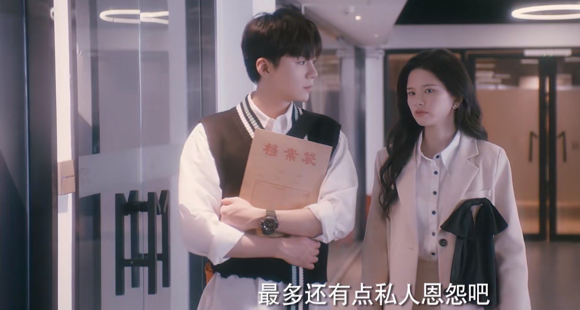 林思意炫耀和赵丽颖合作,林思意赵丽颖张可盈