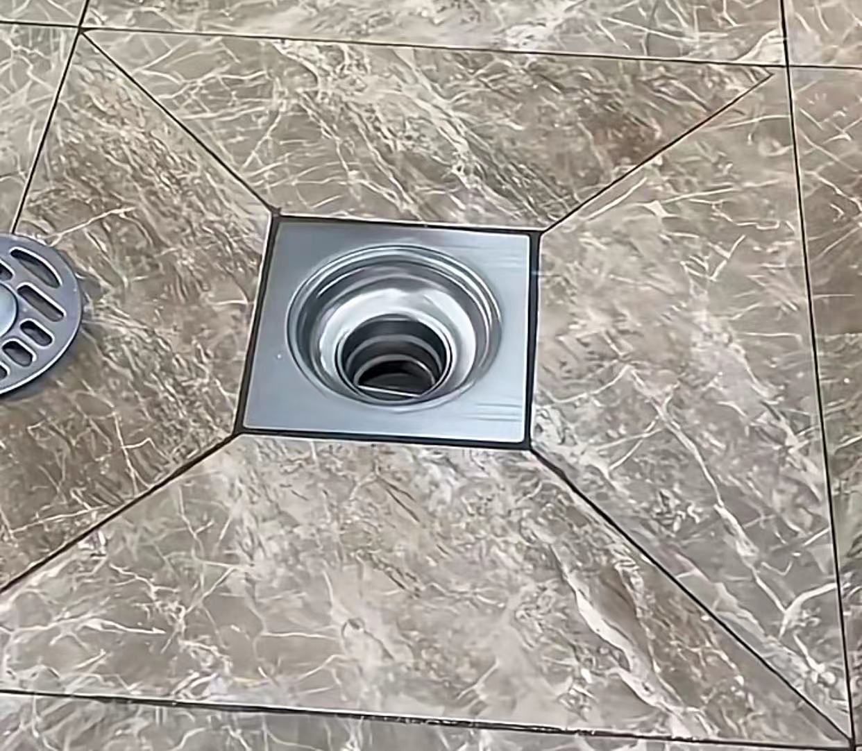 更换地漏和普通地漏,装修不到一年漏水