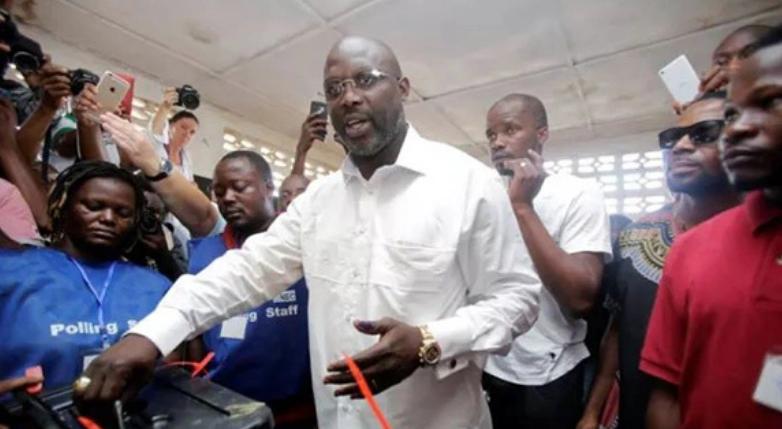 这位球星出身的总统,靠儿子在世界杯圆梦